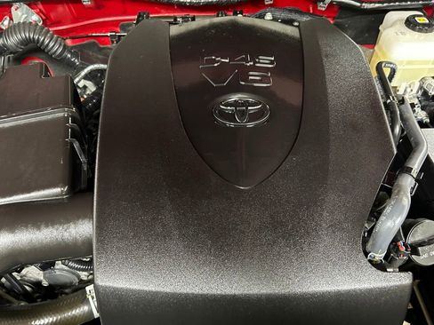 Used 2022 Toyota Tacoma TRD Off-Road w/ Technology Package AWD/4WD image 10