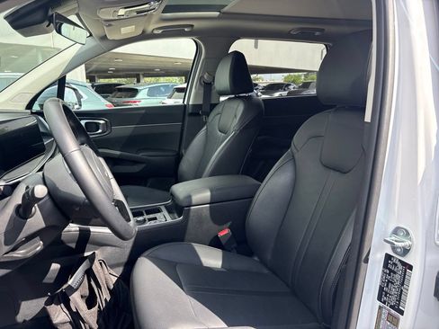 Used 2025 Kia Sorento EX w/ Panoramic Sunroof Package FWD image 13