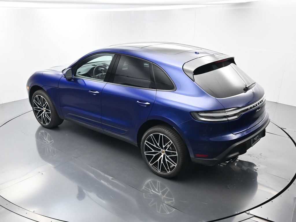 Certified 2025 Porsche Macan AWD/4WD image 36