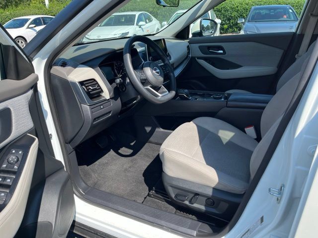 Used 2022 Nissan Rogue SV AWD/4WD image 17