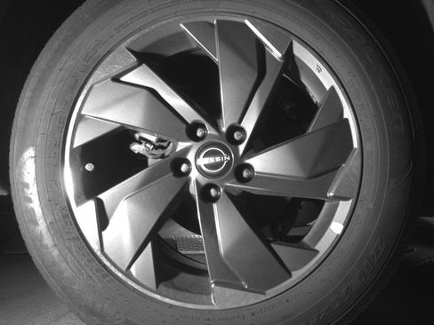 Used 2025 Nissan Rogue SV FWD image 15