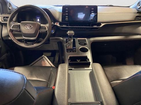 Used 2022 Toyota Sienna XSE w/ XSE Plus Package image 10