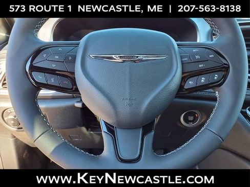 New 2026 Chrysler Pacifica Limited w/ S Appearance Package AWD/4WD image 9