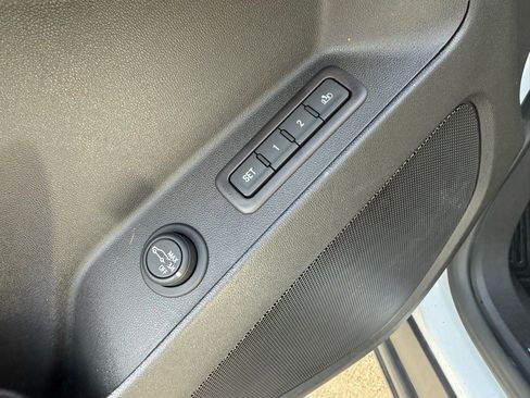 Used 2021 Chevrolet Equinox Premier image 17