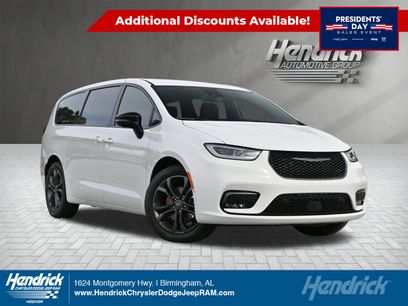 New 2026 Chrysler Pacifica Select