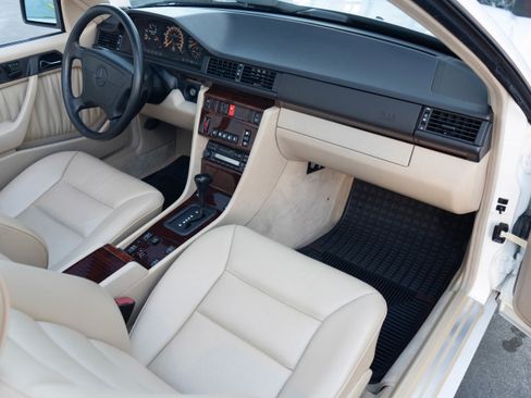 Used 1995 Mercedes-Benz E 320 Convertible image 22
