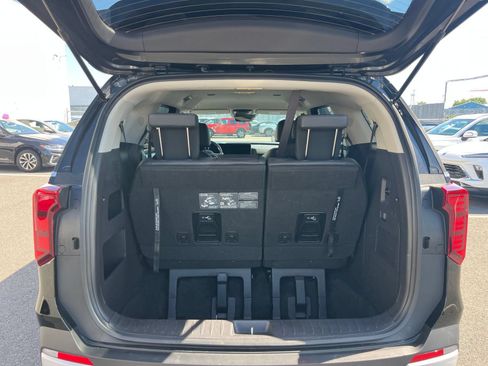 Used 2026 Kia Carnival FWD image 33
