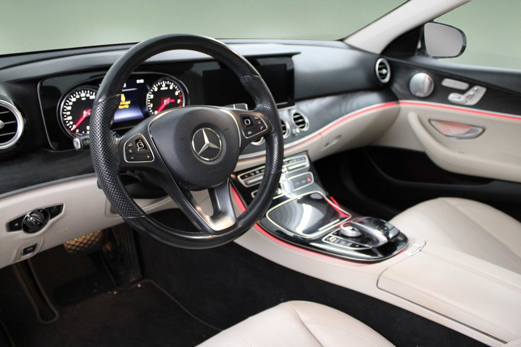 Used 2017 Mercedes-Benz E 300 4MATIC image 2