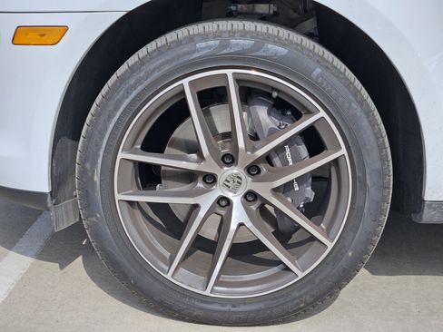 Certified 2026 Porsche Macan image 14