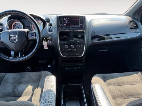 Used 2018 Dodge Grand Caravan SE FWD image 10