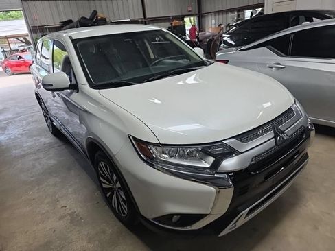 Used 2020 Mitsubishi Outlander SE FWD image 2