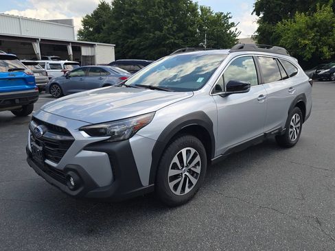 Used 2025 Subaru Outback Premium AWD/4WD image 7