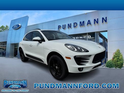 Used 2018 Porsche Macan AWD/4WD image 1