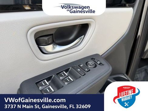 Used 2023 Honda Pilot LX image 19