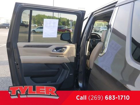 Used 2021 Chevrolet Suburban Premier w/ Premium Package AWD/4WD image 21