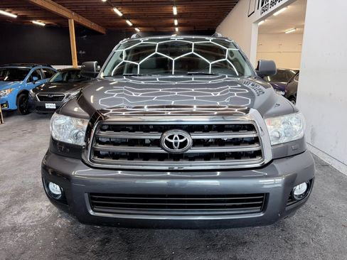 Used 2016 Toyota Sequoia SR5 w/ Premium Package AWD/4WD image 3