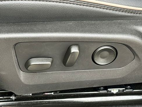 Used 2024 GMC Canyon Denali image 40