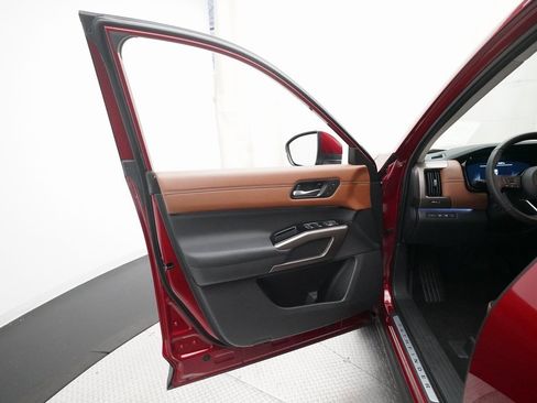 Certified 2024 Nissan Pathfinder Platinum w/ Cargo Package image 29