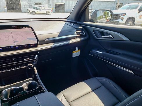 New 2026 Chevrolet Traverse LT w/ Driver Confidence Package image 25