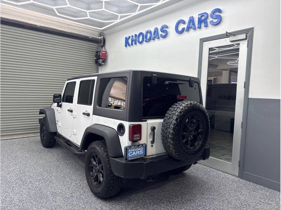 Used 2018 Jeep Wrangler Unlimited Sport S AWD/4WD image 3