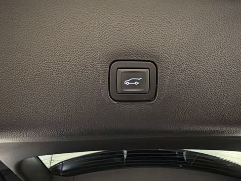 Used 2018 Chevrolet Traverse LT FWD image 38