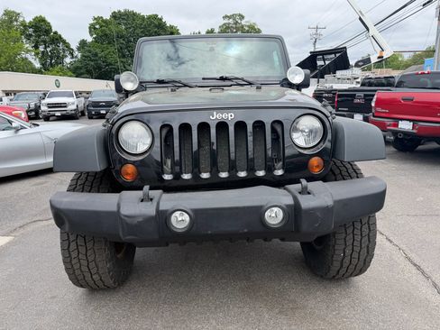 Used 2013 Jeep Wrangler Unlimited Rubicon w/ Dual Top Group AWD/4WD image 7