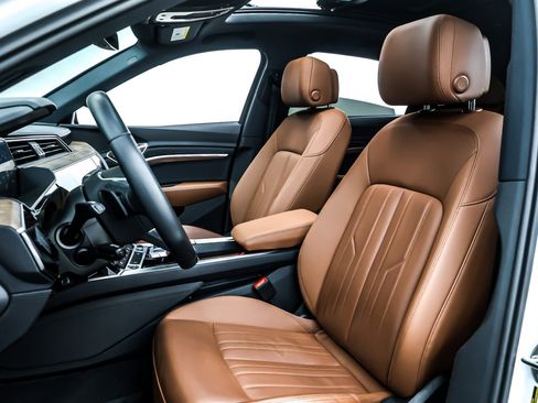 Used 2022 Audi e-tron Premium w/ Convenience Plus Package image 18