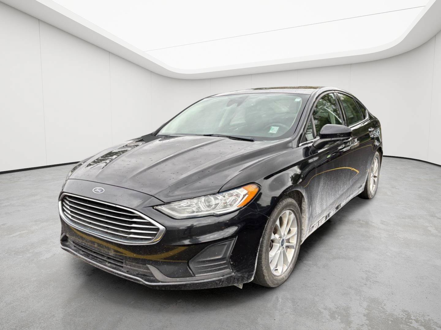 Used 2020 Ford Fusion SE FWD image 3