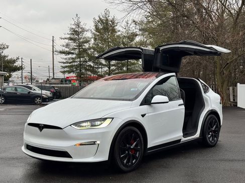 Used 2023 Tesla Model X Plaid image 3