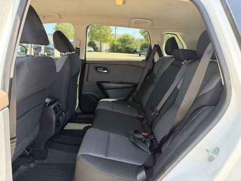 Used 2022 Nissan Rogue SV FWD image 24