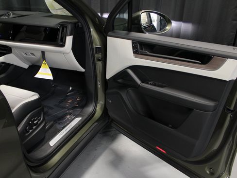 New 2026 Porsche Cayenne E-Hybrid image 26