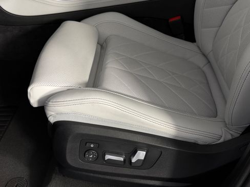 Certified 2025 BMW X5 sDrive40i w/ M Sport Package image 13