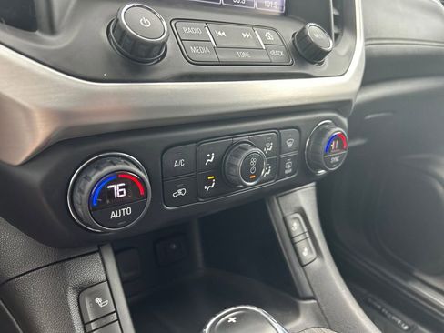 Used 2019 GMC Acadia SLT image 32