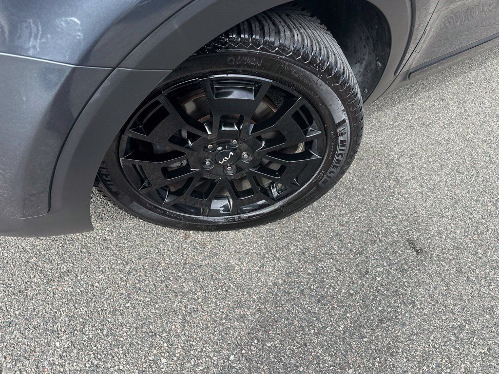 Used 2022 Kia Telluride SX w/ Nightfall Edition Package AWD/4WD image 2