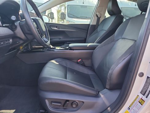 Used 2025 Toyota Camry XLE FWD image 17
