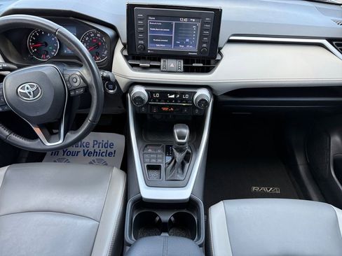 Used 2021 Toyota RAV4 XLE Premium image 11