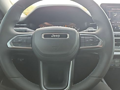 Used 2022 Jeep Compass Latitude image 11