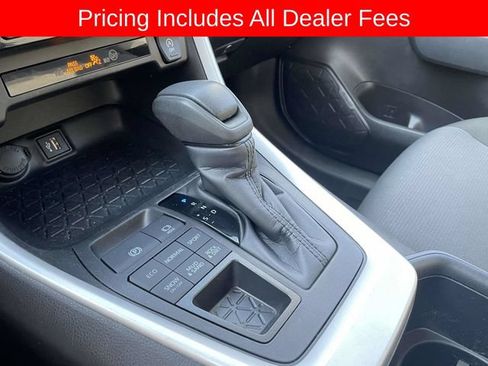 Used 2025 Toyota RAV4 XLE AWD/4WD image 32