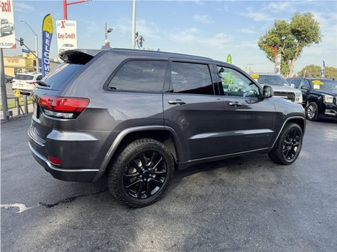 Used 2018 Jeep Grand Cherokee Altitude image 60
