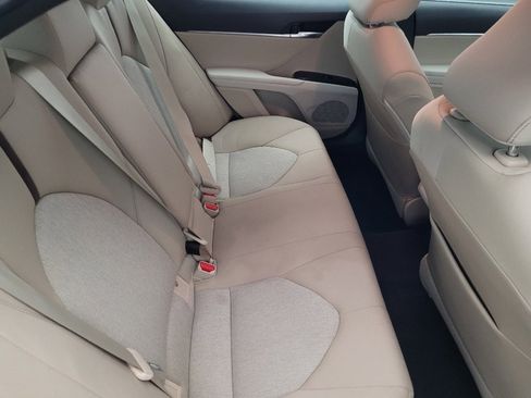 Used 2018 Toyota Camry LE image 19