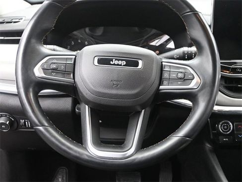 Used 2022 Jeep Compass Limited image 28