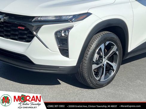 Certified 2024 Chevrolet Trax RS w/ Driver Confidence Package FWD image 9