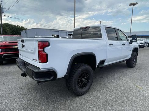 New 2026 Chevrolet Silverado 2500 ZR2 AWD/4WD image 3