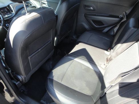 Used 2021 Chevrolet Trax LT w/ Driver Confidence Package AWD/4WD image 12