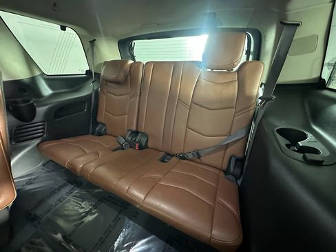 Used 2017 Cadillac Escalade Luxury AWD/4WD image 23