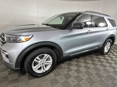 Used 2022 Ford Explorer XLT AWD/4WD image 6