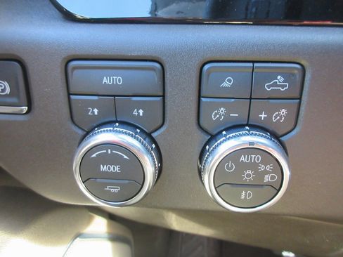 New 2026 GMC Sierra 1500 SLT image 17