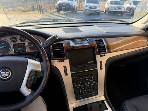 Used 2012 Cadillac Escalade ESV Platinum image 30