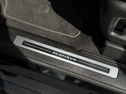 Used 2019 Cadillac Escalade ESV Platinum AWD/4WD image 18