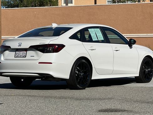 Used 2025 Honda Civic Sport image 4